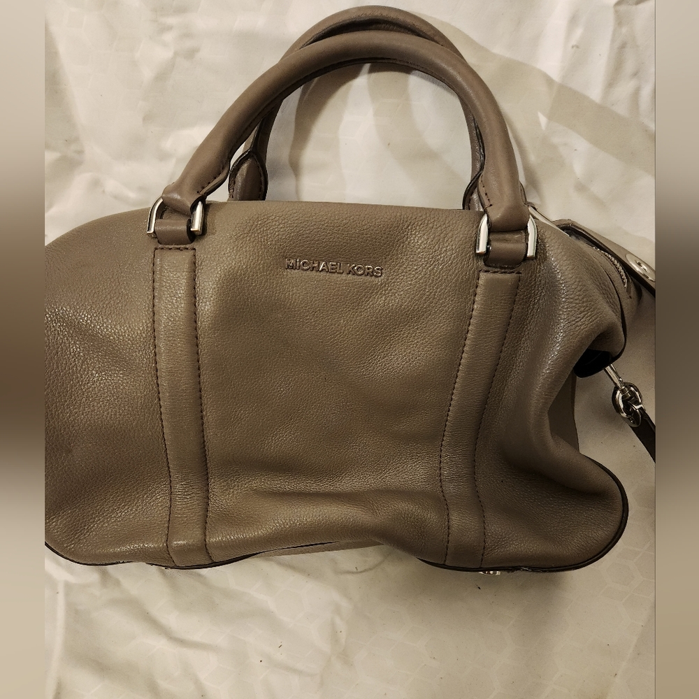 NWOT Michael by Michael Kors raven large pebble leather shoulder bag